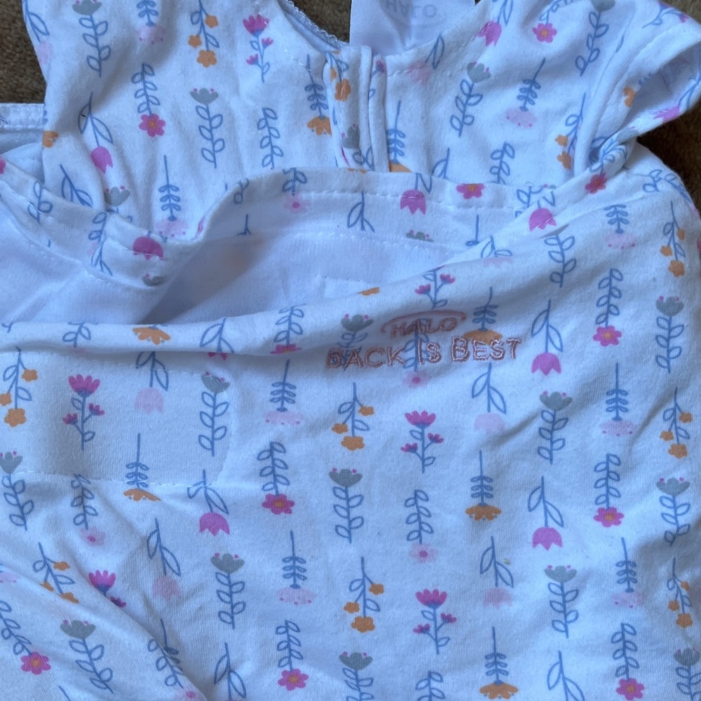 Halo Sleep Sack Swaddle in Floral Pattern. 3-6 months - Picture 3 of 6
